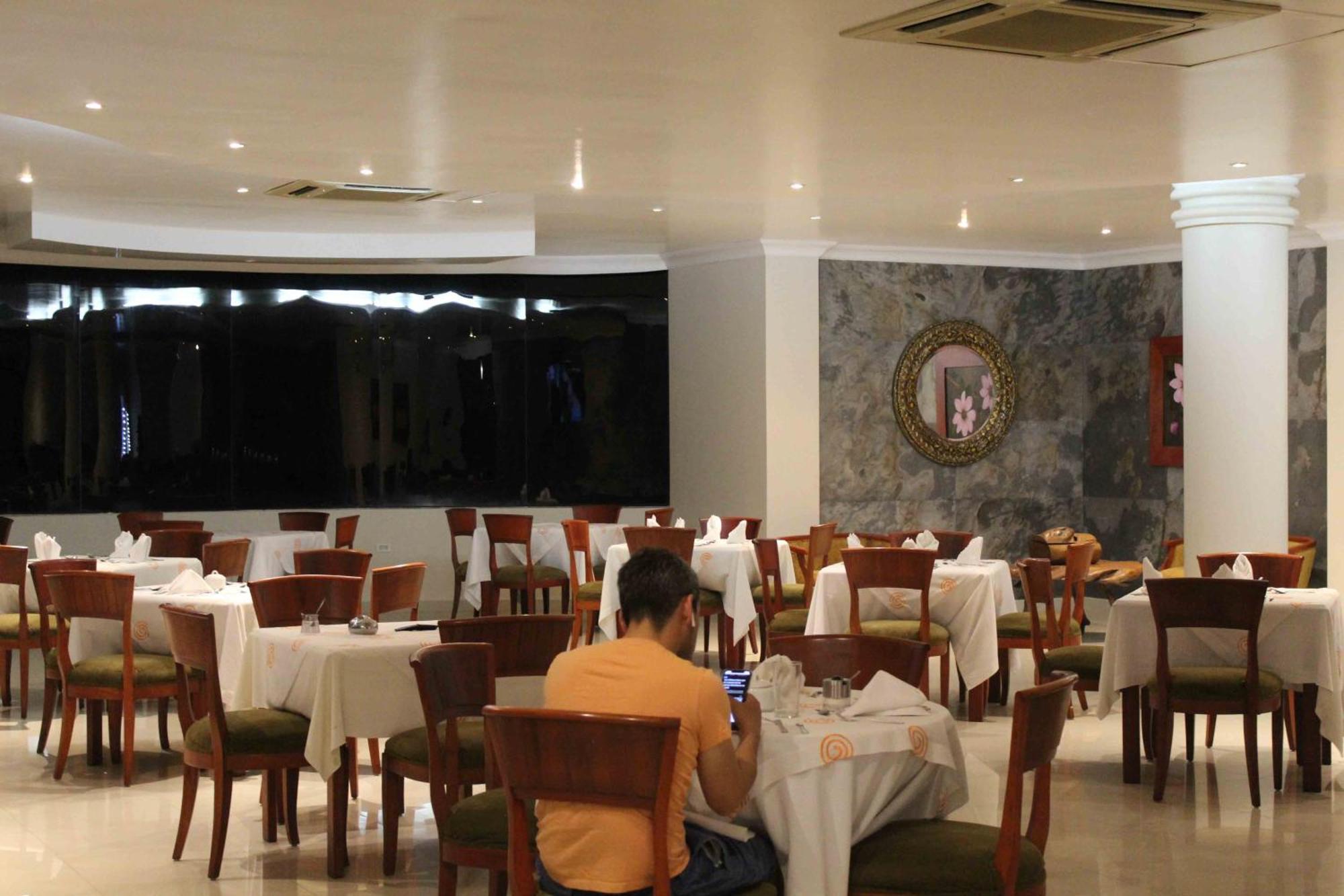 Gran Hotel De Lago - El Coca Puerto Francisco de Orellana Dış mekan fotoğraf
